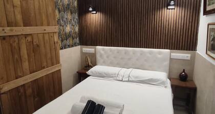 Room with private bathroom 2