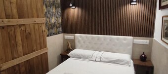 Room with private bathroom 2