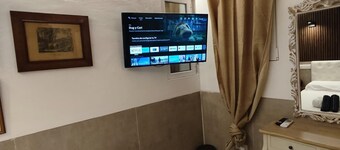 Room with private bathroom 2