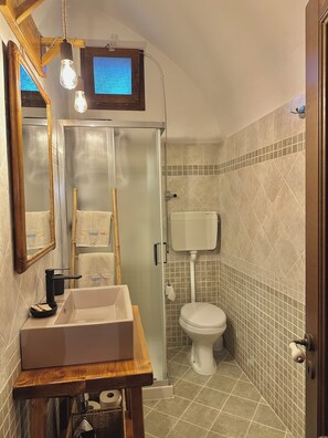 Hårtørrer, håndklæder, Sæbe, Toiletpapir
