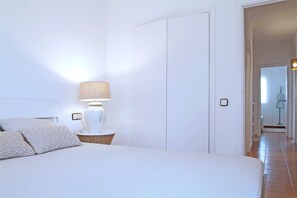 4 bedrooms, iron/ironing board, free WiFi