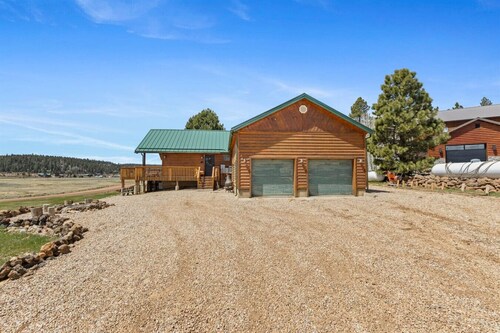 Lost Creek Sanctuary - Hot Tub & Fire Pit!
