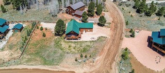 Lost Creek Sanctuary - Hot Tub & Fire Pit!