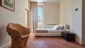 7 bedrooms, iron/ironing board, Internet, bed sheets