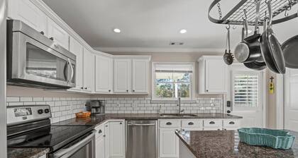 Yellow House on Broad