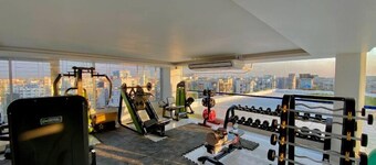 250sqft 4 Economy Stay Pool & Gym