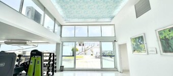 250sqft 4 Economy Stay Pool & Gym