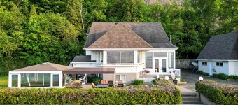 Peaceful Chalet on the St. Lawrence – Spa, Views & Serenity