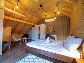 1 bedroom, iron/ironing board, WiFi, bed sheets - Wooden Villa OLD OAK app1 Chic 1-bedroom apartment  in charming Plitvice Lakes (rakovica)