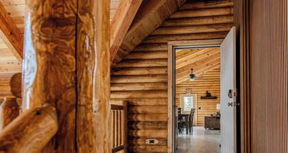 5+ Bedroom, 4 Bath, 2 Full Kitchens w/ Gameroom & 8 person Hot Tub