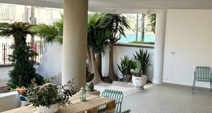 Otranto-A one-minute walk from the beach apartment for families and groups