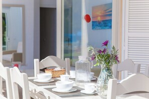 Outdoor dining - Sun Of The Bay I (b3 - A2) - Apartment. Free Wifi (Port D'alcudia, Illes Balears)