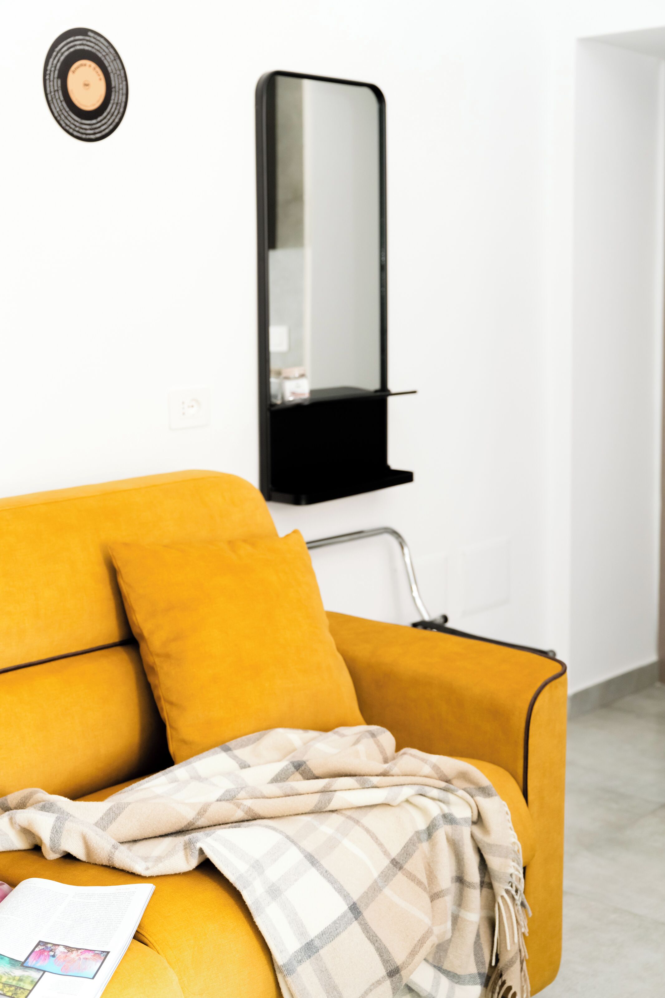 Habitación cuádruple de lujo | Minibar, caja fuerte, espacio para trabajar con un portátil