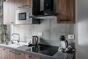 Family Quadruple Room, Balcony, City View | Private kitchen | Fridge, microwave, oven, stovetop