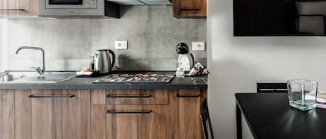 Family Quadruple Room, Balcony, City View | Private kitchen | Fridge, microwave, oven, stovetop