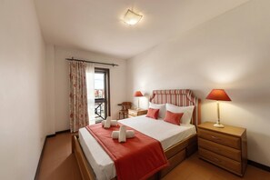 1 Schlafzimmer, Bügeleisen/Bügelbrett, Reisekinderbett, Bettwäsche
