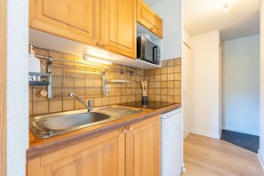 Fridge, microwave, toaster, cookware/dishes/utensils