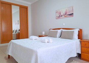 2 habitaciones, tabla de planchar con plancha, internet y ropa de cama 