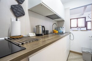 Fridge, oven, stovetop, coffee/tea maker - Trastevere Double A LOFT (Roma)