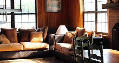 Fisherman's Paradise on 120-acre Private Lake