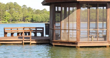 Fisherman's Paradise on 120-acre Private Lake