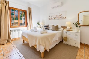 4 bedrooms, iron/ironing board, travel cot, free WiFi