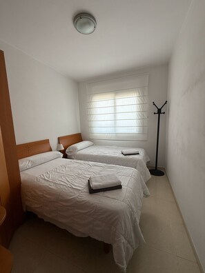 3 chambres, fer et planche à repasser, accès au Wi-Fi (inclus)