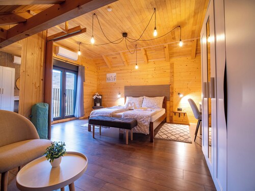 Wooden Villa OLD OAK app2  in fabulous Plitvice Lakes