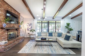 TV - POOL Oasis Lakeview next to Universal/ EPIC/Disney (Orlando)