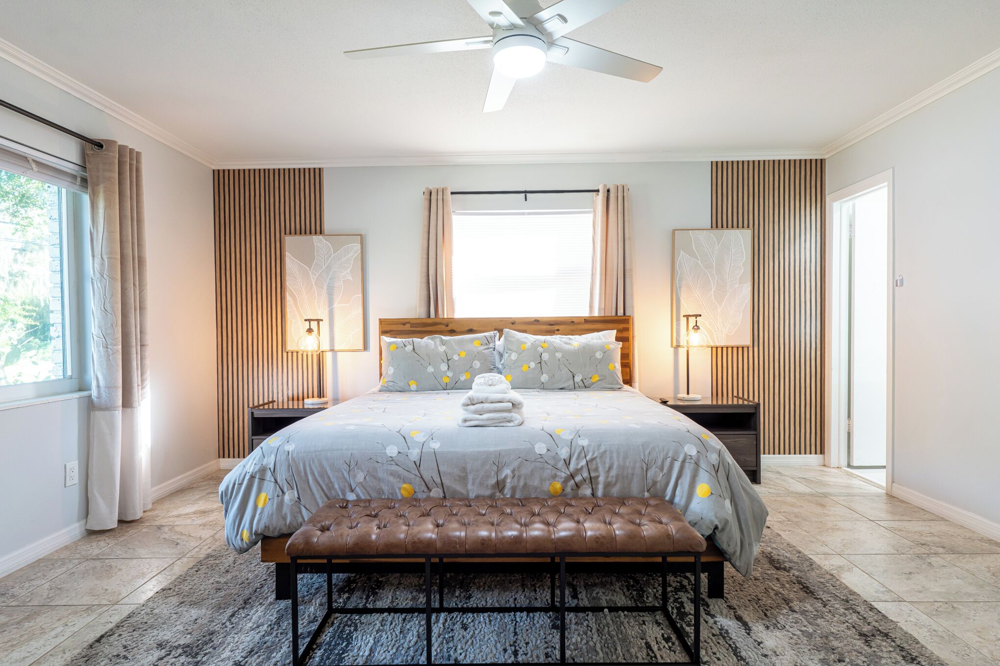 6 bedrooms, desk, iron/ironing board, travel crib