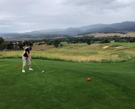Golf. Cozy Eagle Ranch retreat walk to everything
