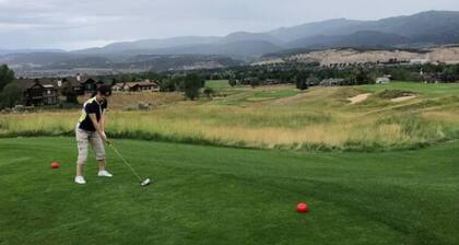 Cozy Eagle Ranch retreat walk to everything