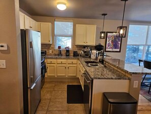 Micro-ondes, four, plaque de cuisson, lave-vaisselle