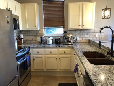 Cozy Eagle Ranch retreat walk to everything