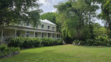 Classic Double Room, Garden View | In-room safe, individually decorated, individually furnished, desk