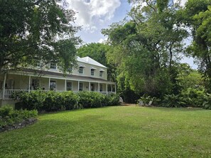 Classic Double Room, Garden View | In-room safe, individually decorated, individually furnished, desk