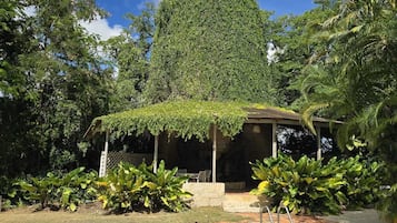 Hồ bơi ngoài trời