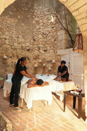Couples treatment rooms, body treatments, aromatherapy - Byde Mill The Experience (Brereton)