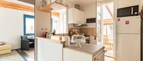 Fridge, microwave, oven, dishwasher
