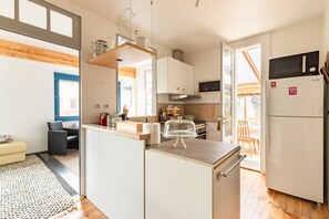 Fridge, microwave, oven, dishwasher