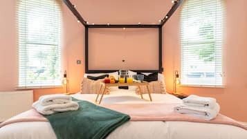 3 bedrooms, iron/ironing board, free WiFi, bed sheets