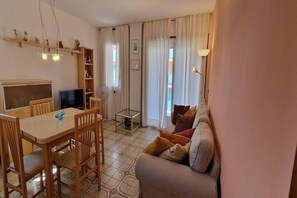 Smart TV - Apartment in Santa Susanna near the Beach (Santa Susana)