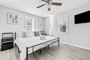 3 bedrooms, iron/ironing board, WiFi, bed sheets