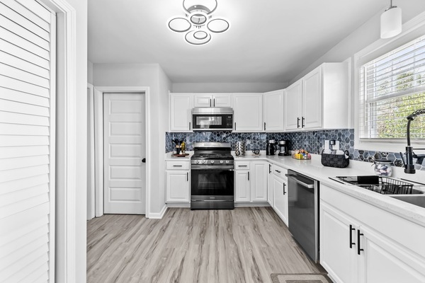 Geladeira, micro-ondas, fogão, cooktop