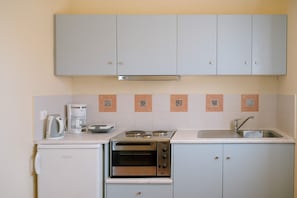 Studio - Cozy Gem With Access to a Sparkling Shared Pool (Samos)