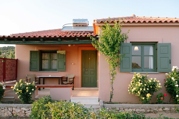 Studio | Exterior - Cozy Gem With Access to a Sparkling Shared Pool (Samos)