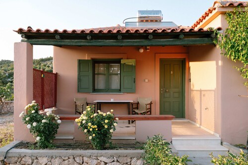 Cozy Gem With Access to a Sparkling Shared Pool