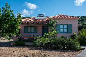 Studio - Sunny Studio Nestled Near a Refreshing Shared Pool (Samos)