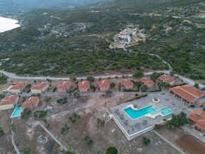 Room - Sunny Studio Nestled Near a Refreshing Shared Pool (Samos)