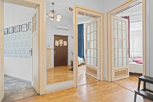 Golden Villa - Bucharest Old Town